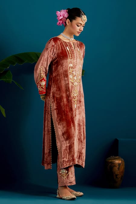 Shop Anantaa By Roohi Brown Viscose, Chanderi Beads, Patchwork, Resham Floral Kurta Pant Set Shop_Anantaa By Roohi_Brown Viscose, Chanderi Beads, Patchwork, Resham Floral Kurta Pant Set