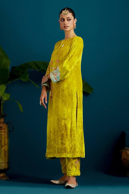 Anantaa By Roohi Green Viscose, Velvet Sequins, Beads, Embroidery Floral Vine Kurta With Pant at Aza Fashions Anantaa By Roohi_Green Viscose, Velvet Sequins, Beads, Embroidery Floral Vine Kurta With Pant _at_Aza_Fashions