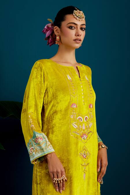 Shop Anantaa By Roohi Green Viscose, Velvet Sequins, Beads, Embroidery Floral Vine Kurta With Pant Shop_Anantaa By Roohi_Green Viscose, Velvet Sequins, Beads, Embroidery Floral Vine Kurta With Pant