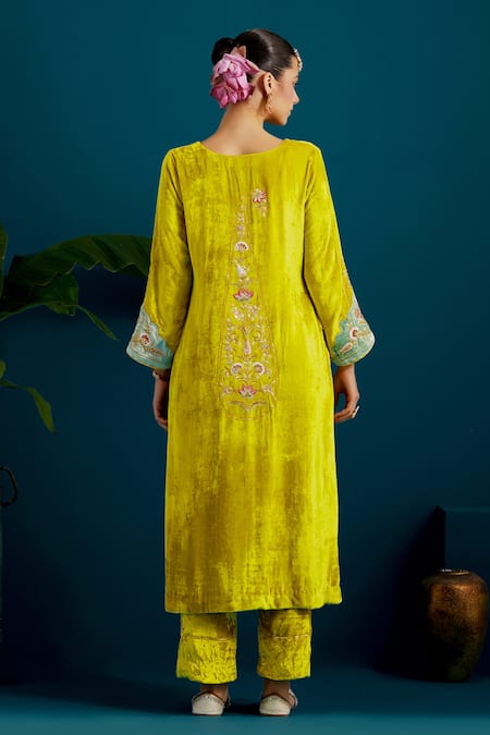 Anantaa By Roohi Floral Vine Embroidered Kurta With Pant 