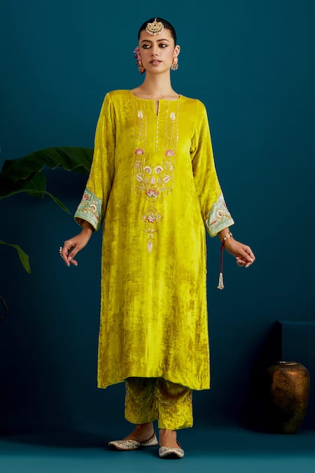 Anantaa By Roohi Green Viscose, Chanderi, Velvet Beads, Sequins, Cut Floral Vine Kurta Pant Set at Aza Fashions Anantaa By Roohi_Green Viscose, Chanderi, Velvet Beads, Sequins, Cut Floral Vine Kurta Pant Set _at_Aza_Fashions