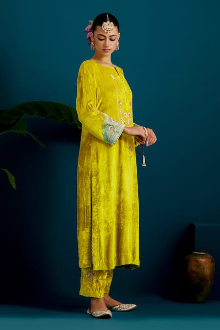 Shop Anantaa By Roohi Green Viscose, Chanderi, Velvet Beads, Sequins, Cut Floral Vine Kurta Pant Set Shop_Anantaa By Roohi_Green Viscose, Chanderi, Velvet Beads, Sequins, Cut Floral Vine Kurta Pant Set