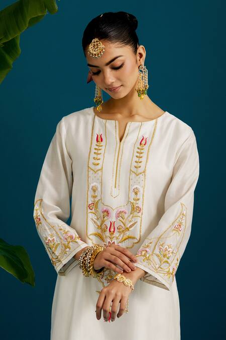 Buy Anantaa By Roohi Off White Silk, Chanderi Embroidery Floral Kurta With Pant Buy_Anantaa By Roohi_Off White Silk, Chanderi Embroidery Floral Kurta With Pant