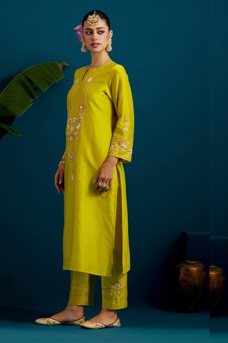 Shop_Anantaa By Roohi_Green Silk, Chanderi Embroidery Split V-neck Dabka Kurta With Pant _Online_at_Aza_Fashions
