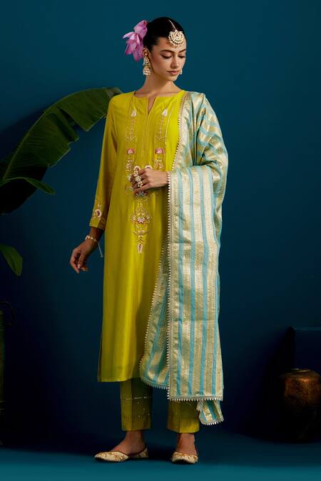 Shop_Anantaa By Roohi_Green Silk, Chanderi Embroidery Split V-neck Dabka Kurta With Pant 