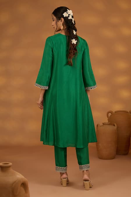 Shop_ISHA GUPTA TAYAL_Green Silk, Organza, Cotton Zari, Sequins, Embroidery V-neck Zardozi Kurta Set _at_Aza_Fashions