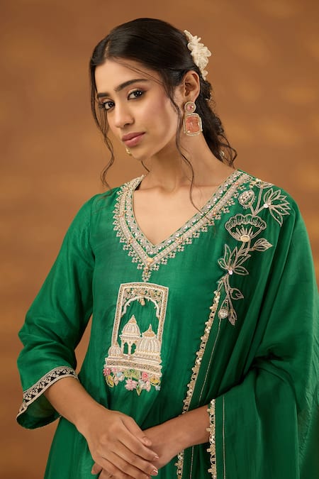 Buy_ISHA GUPTA TAYAL_Green Silk, Organza, Cotton Zari, Sequins, Embroidery V-neck Zardozi Kurta Set _Online_at_Aza_Fashions