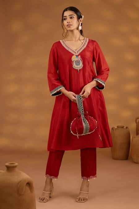 Shop ISHA GUPTA TAYAL Red Silk, Organza, Cotton Embroidery, Zari, Lord Srinathji Patchwork Kurta Set Online at Aza Fashions Shop_ISHA GUPTA TAYAL_Red Silk, Organza, Cotton Embroidery, Zari, Lord Srinathji Patchwork Kurta Set _Online_at_Aza_Fashions