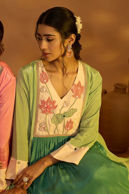 Buy_ISHA GUPTA TAYAL_Green Crepe, Net, Cotton Embroidery, Patchwork, Zardozi Floral Kurta Set _Online_at_Aza_Fashions