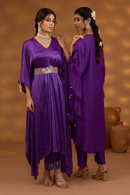 Buy_ISHA GUPTA TAYAL_Purple Chiffon, Linen, Satin Embroidery V-neck Plain Draped Kurta Set With Belt _Online_at_Aza_Fashions