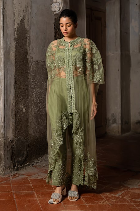 SSHILPA SAMRIYA Green Pant And Blouse Raw Silk Embroidered Thread Mandarin Floral Cape With Set