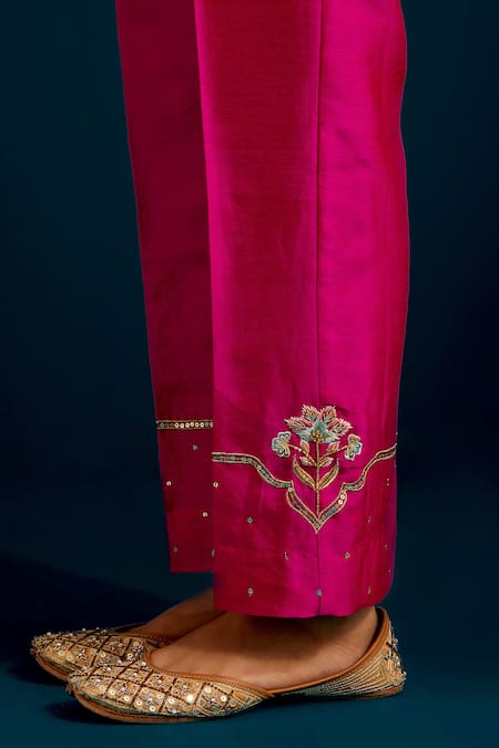 Buy_Anantaa By Roohi_Black Silk, Chanderi Sequins, Gota Patti, Floral Resham Kurta And Pant Set _Online_at_Aza_Fashions