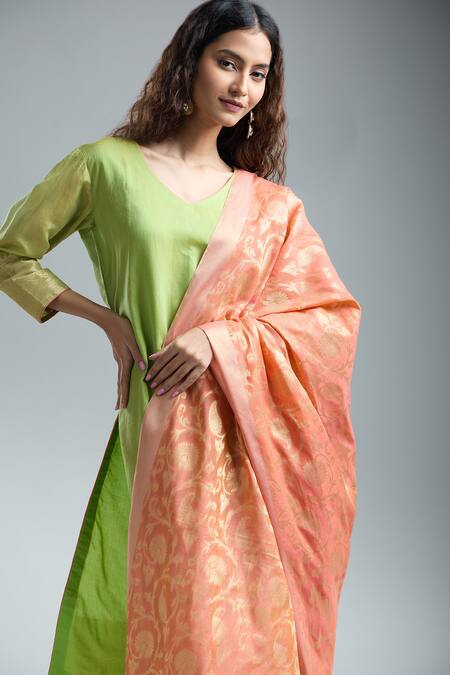 NIDHIKA SHEKHAR_Green Cotton, Silk Embroidery V-neck Plain Kurta Set With Brocade Dupatta_at_Aza_Fashions