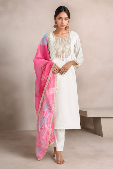 Samyukta Singhania Off White Kurta And Pant Viscose Chanderi Embroidery Zari Thread Round Set 