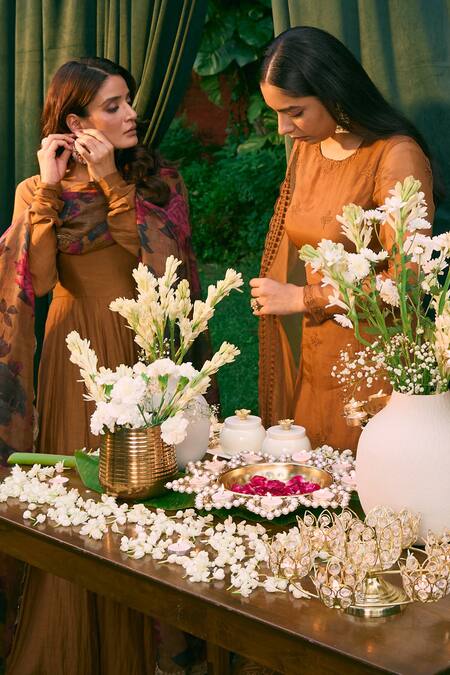 Astha Narang_Brown Organza, Silk Embroidery Round Neck Floral Thread Work Kurta Pant Set _Online_at_Aza_Fashions