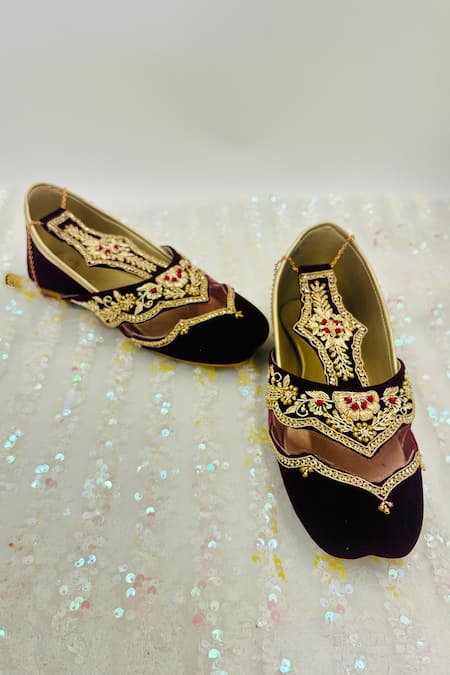 Rajasthani Stuff Maroon Embroidery Gulaboo Juttis 