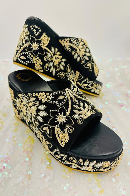 Shiveen Shiveen_Black Embroidery Hastashilp Nakshi Wedges _Online_at_Aza_Fashions