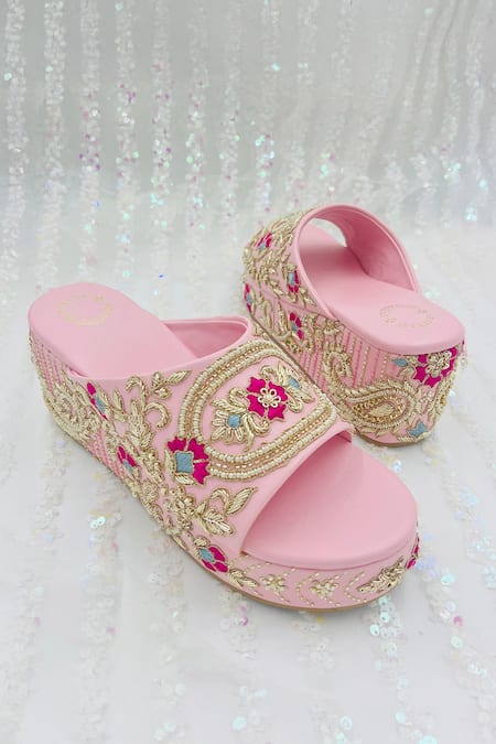 Shiveen Shiveen Kuhu Floral Embroidered Wedges 