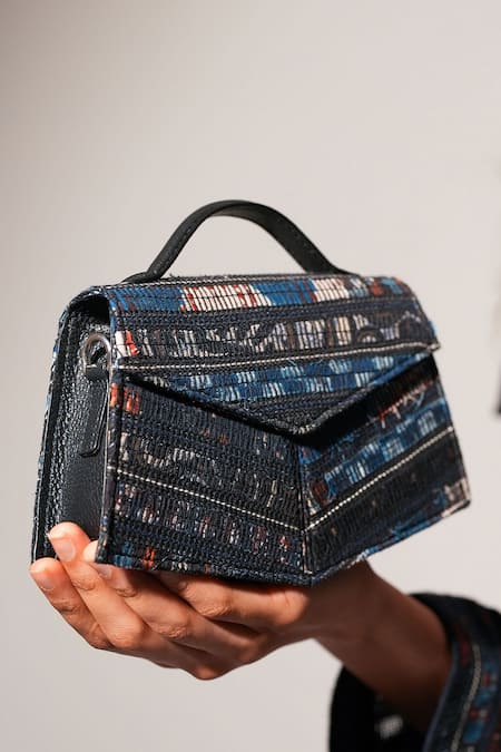 Buy_Adisee_Black Kendal Textured Handbag _Online_at_Aza_Fashions