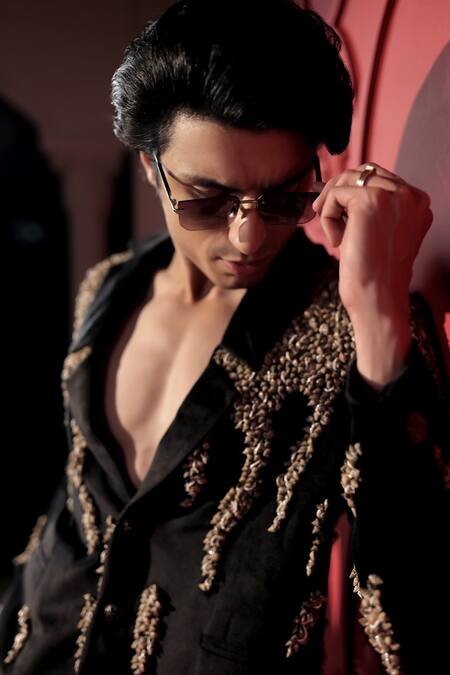 Buy_Jubinav Chadha_Black Velvet Embroidery Shells Blazer With Pant 