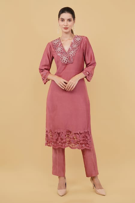 Nidhi Kejriwal Peach Chanderi Applique Floral Cutwork V Neck Kurta With Pant 