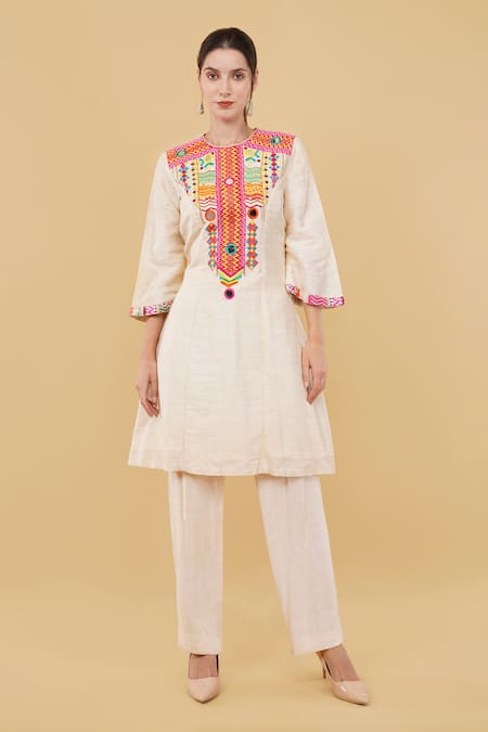 Nidhi Kejriwal Contrast Abstract Embroidered Kurta With Pant 