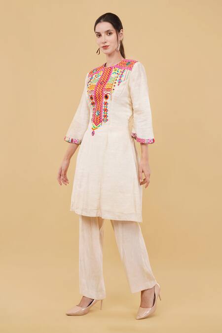 Nidhi Kejriwal_Cream Handloom Cotton Mirrors, Contrast Abstract Embroidered Kurta With Pant _Online_at_Aza_Fashions