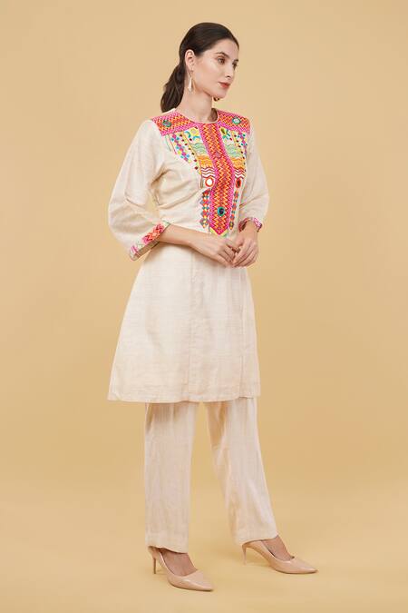Buy_Nidhi Kejriwal_Cream Handloom Cotton Mirrors, Contrast Abstract Embroidered Kurta With Pant _Online_at_Aza_Fashions