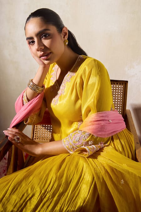 Tarini Vij_Pink Tissue, Chiffon Beads, Embroidery Round Fiza Bloom Kurta And Salwar Pant Set _Online_at_Aza_Fashions