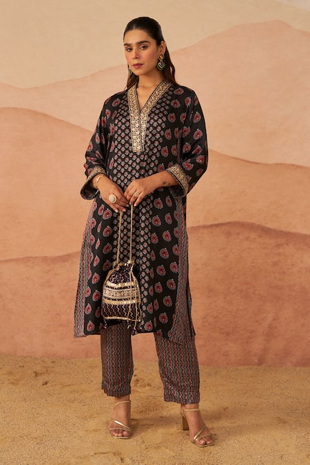 Rainas Kutch Butti Ajrakh Print Kurta With Pant 