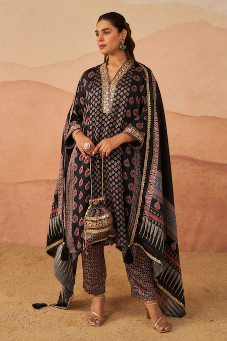 Rainas Kutch Butti Ajrakh Print Kurta Pant Set 