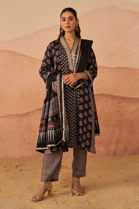 Buy_Rainas_Black Satin, Silk, Cotton Satin, Chiffon Kutch Butti Ajrakh Print Kurta Pant Set _Online_at_Aza_Fashions