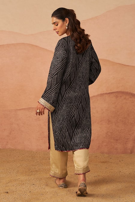 Shop Rainas Black Cotton, Chiffon Lace, Gharchola Bandhani Print Phiran Set With Potli at Aza Fashions Shop_Rainas_Black Cotton, Chiffon Lace, Gharchola Bandhani Print Phiran Set With Potli _at_Aza_Fashions