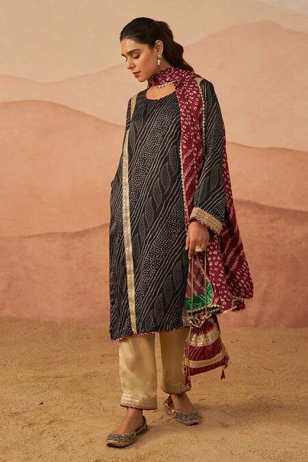 Buy Rainas Black Cotton, Chiffon Lace, Gharchola Bandhani Print Phiran Set With Potli Online at Aza Fashions Buy_Rainas_Black Cotton, Chiffon Lace, Gharchola Bandhani Print Phiran Set With Potli _Online_at_Aza_Fashions