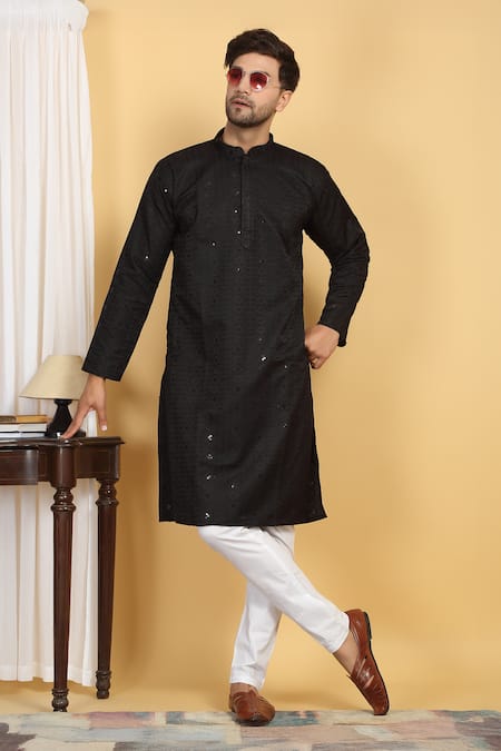 Aham-Vayam Heera Bloom Vine Thread Embroidered Kurta With Pant 