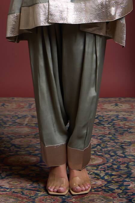 Shop_Akutee_Grey Chanderi Embroidery, Gota Kamakshi Floral Handpainted Kurta Dhoti Pant Set