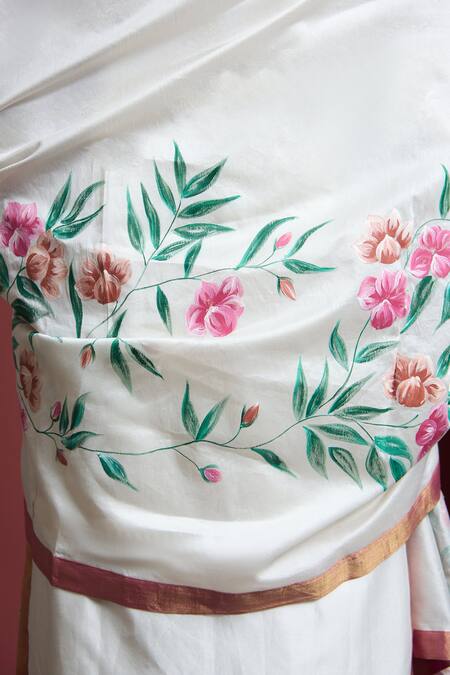 Buy_Akutee_White Chanderi Silk Embroidery Split V-neck Sumedha Floral Handpainted Kurta Set