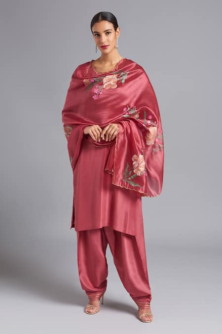 Akutee Pink Pure Habutai Silk Hand Embroidered Arunima Kurta Set With Painted Dupatta 