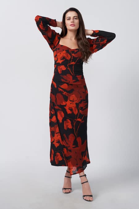 House Of Varada Black Chiffon Sweetheart Neck Floral Print Wrapped Dress Online at Aza Fashions House Of Varada_Black Chiffon Sweetheart Neck Floral Print Wrapped Dress _Online_at_Aza_Fashions