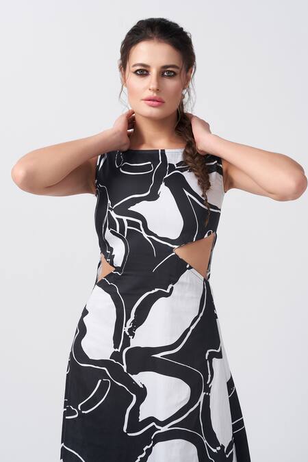 Buy House Of Varada Black Cotton Satin Boat Neck Daisy Print Waist Cutout Midi Dress Online at Aza Fashions Buy_House Of Varada_Black Cotton Satin Boat Neck Daisy Print Waist Cutout Midi Dress _Online_at_Aza_Fashions