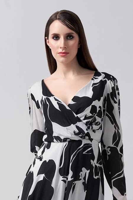 Buy House Of Varada Black Crepe V-neck Daisy Print Side Slit Maxi Dress Online at Aza Fashions Buy_House Of Varada_Black Crepe V-neck Daisy Print Side Slit Maxi Dress _Online_at_Aza_Fashions