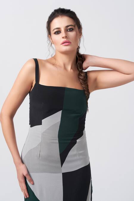 Shop_House Of Varada_Green Crepe Square Neck Dimension Print Bodycon Midi Dress _Online_at_Aza_Fashions