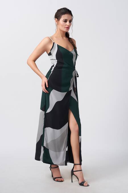 Buy_House Of Varada_Green Crepe Sweetheart Neck Dimension Print Wrap Midi Dress _Online_at_Aza_Fashions