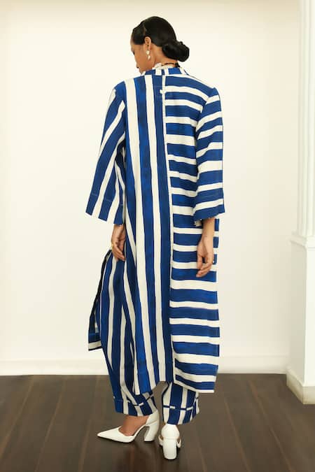 Ofrida Twill Linen Stripe Print Straight Kurta 