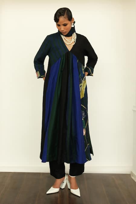 OFRIDA Gypset Panelled Color Block Kurta With Pant 