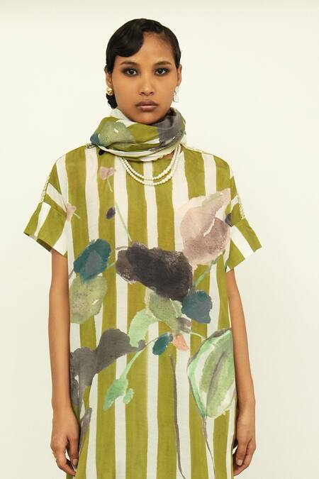Buy OFRIDA Green Muslin, Silk Round Neck Hand Painted Stripe Print Kaftan With Pant Online at Aza Fashions Buy_OFRIDA_Green Muslin, Silk Round Neck Hand Painted Stripe Print Kaftan With Pant _Online_at_Aza_Fashions