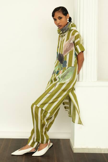 Shop OFRIDA Green Muslin, Silk Round Neck Hand Painted Stripe Print Kaftan With Pant Online at Aza Fashions Shop_OFRIDA_Green Muslin, Silk Round Neck Hand Painted Stripe Print Kaftan With Pant _Online_at_Aza_Fashions