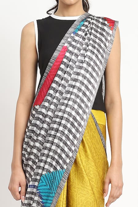 Satya Paul Yellow Silk, Georgette, Satin Blocked Printed Saree With Unstitched Blouse Piece at Aza Fashions Satya Paul_Yellow Silk, Georgette, Satin Blocked Printed Saree With Unstitched Blouse Piece _at_Aza_Fashions