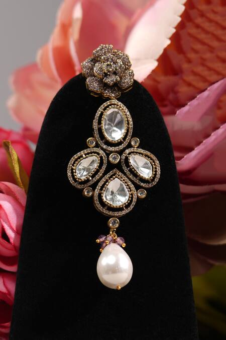 Buy_Amaara Jewels_Gold Plated Stones, Zari, Pearls Floral Bloom Carved Zircon Studded Necklace Set