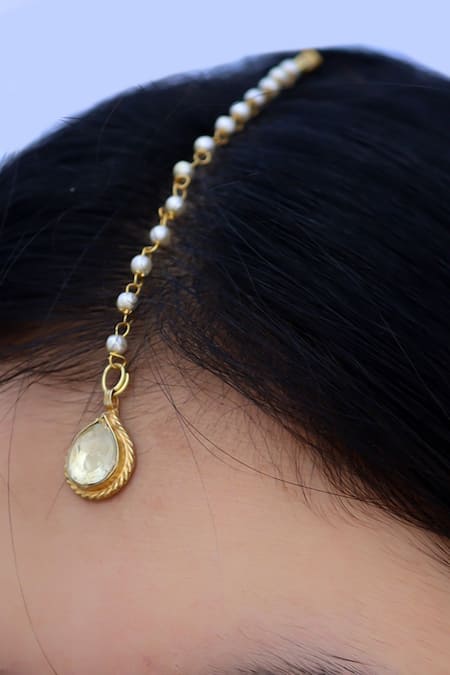 Do Taara Kundan Embellished Maangtikka 